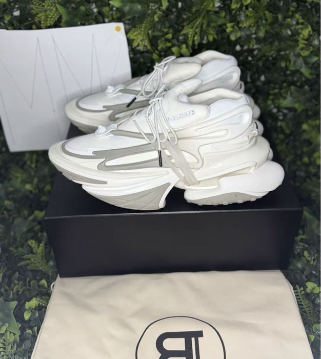 Vand Balmain unicorn white noi cu cutie. Orice marime in stoc
