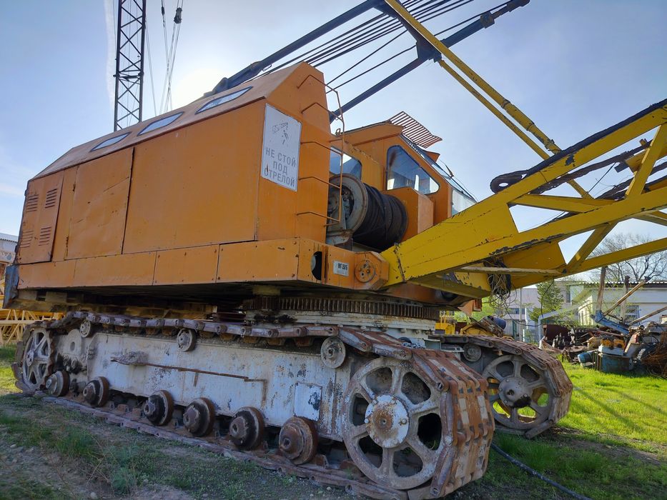 Гусеничный кран МКГ 25Бр