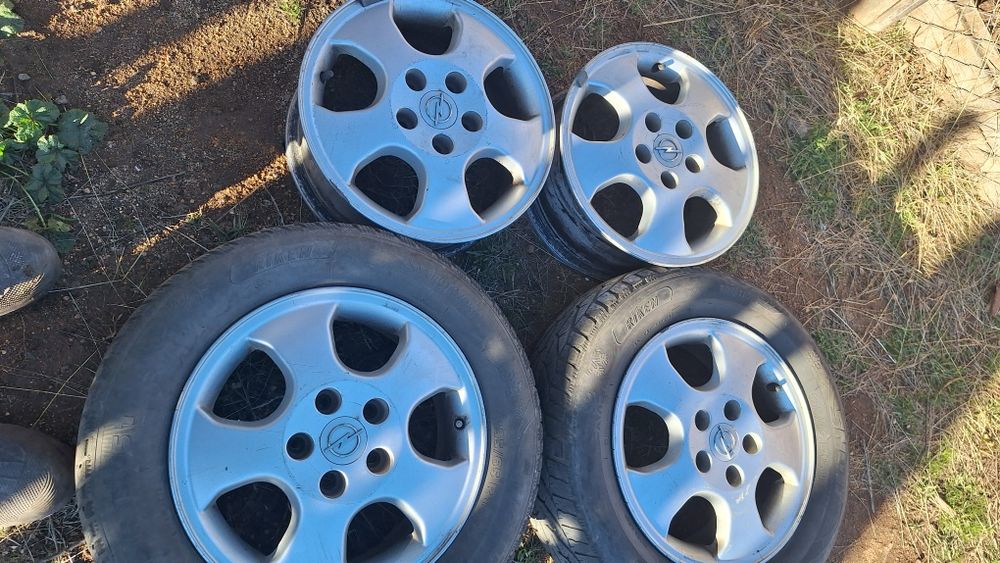 Vând jante aluminiu r15