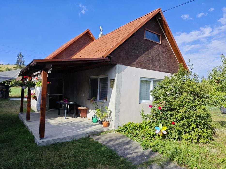De vânzare casă în Calușeri , comuna Ernei