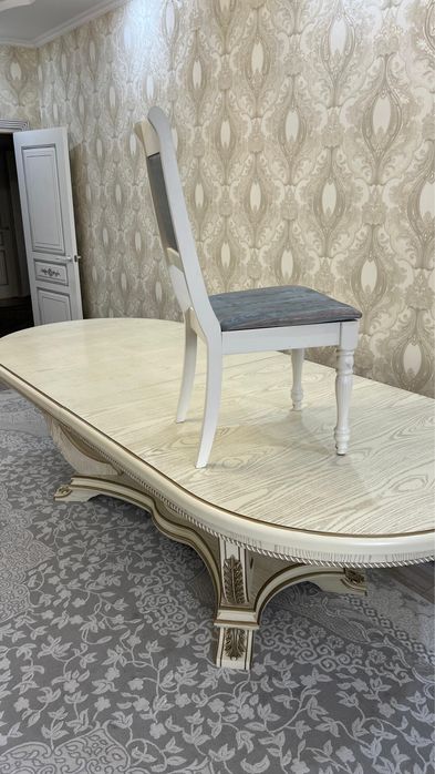 Стол и стулья 4 метр