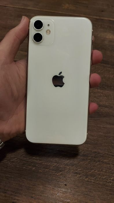 IPhone 11 64гб .