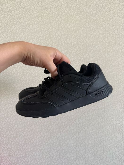 Продам обувь оригинал Адилас, 35,5 размер