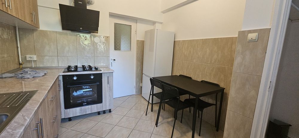 Inchiriez apartament in cartier Plopilor.