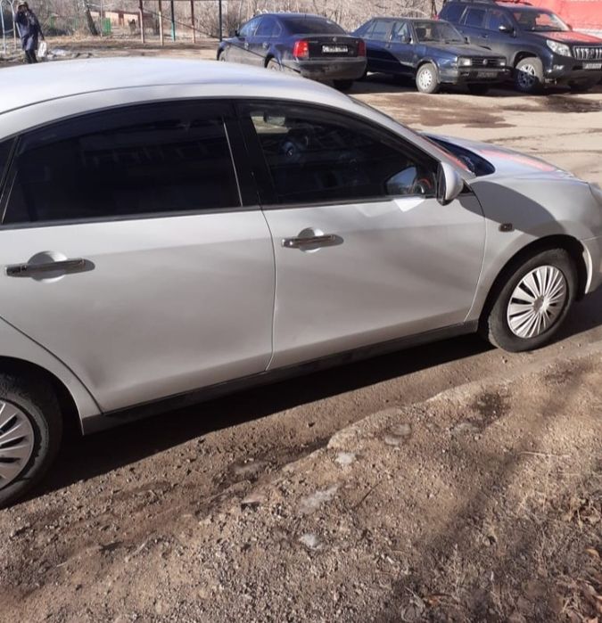 Продам машину ниссан