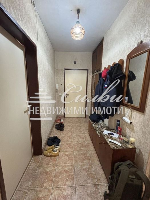 Тристаен СРЕДЕН апартамент на предпочитан ТРЕТИ етаж – кв. Томбул джа