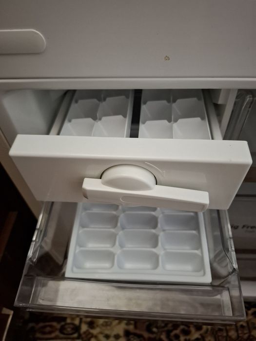 Продается холодильник  LG