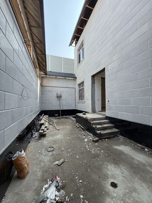 Срочно продаётся 1,3-сотик 5-х комн квартира в Сергели Ханабад