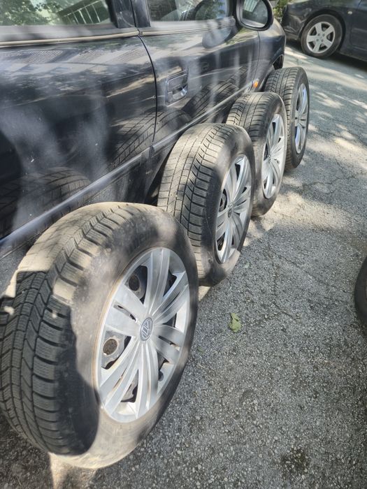 205/60/16 зимни Continental