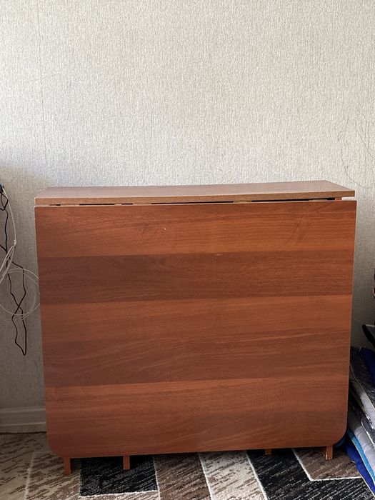 Продам стол книжку