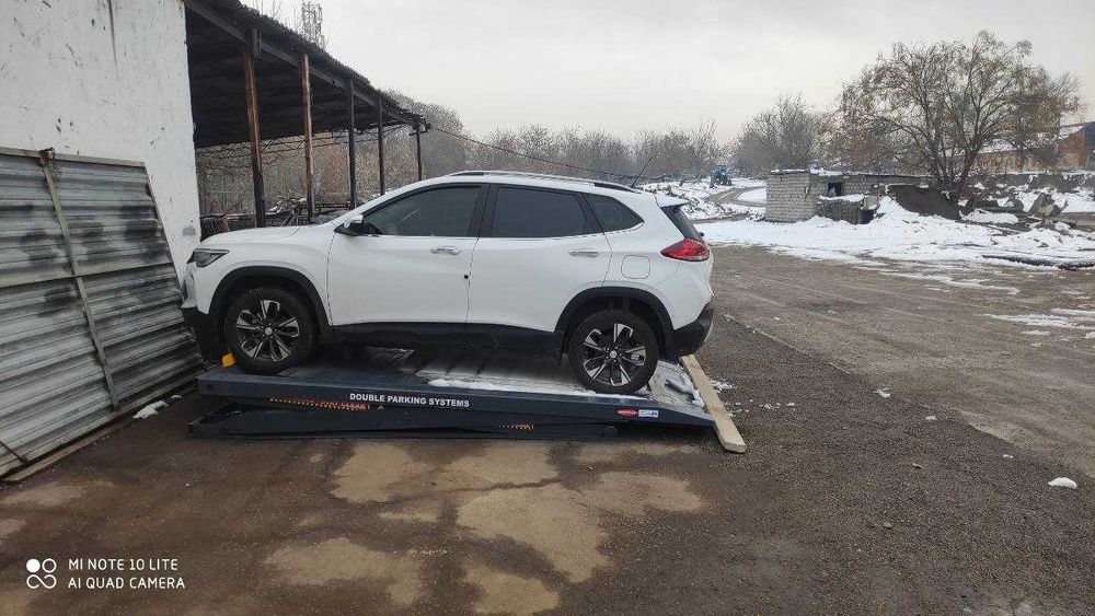 «Два авто на одном месте: Двухуровневая парковка от производителя»