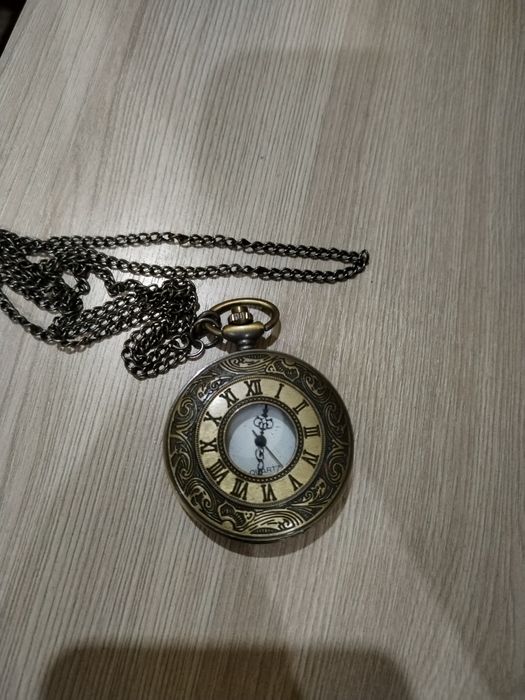 Продам часы, наручные, на цепочке