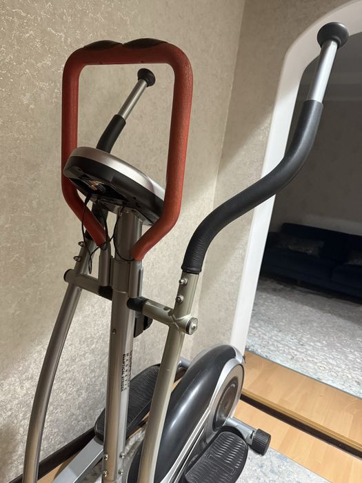 Продам эллиптический тренажер