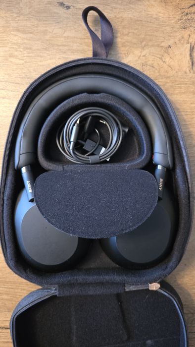 Слушалки-Sony WH-1000XM5