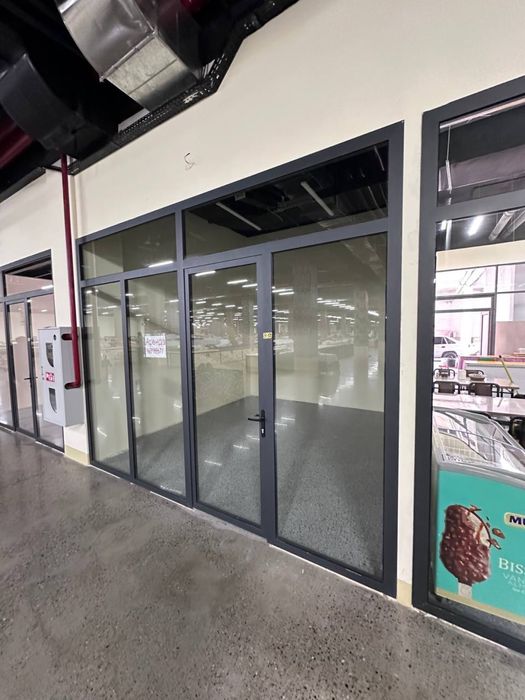 Magazin Stroymart Ibn Sino savdo markazida