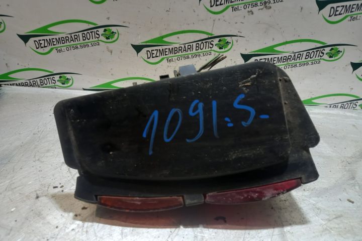 Lampa / Tripla stop stanga pe aripa Renault Laguna prima generatie (f