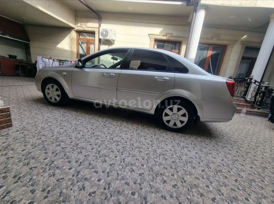 Lasetti 2013 toza srochna sotiladi