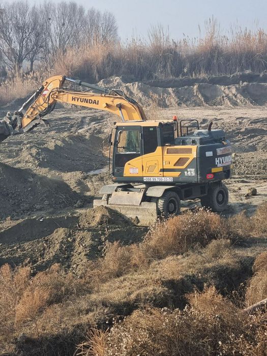 Ekiskavater 145 sotiladi