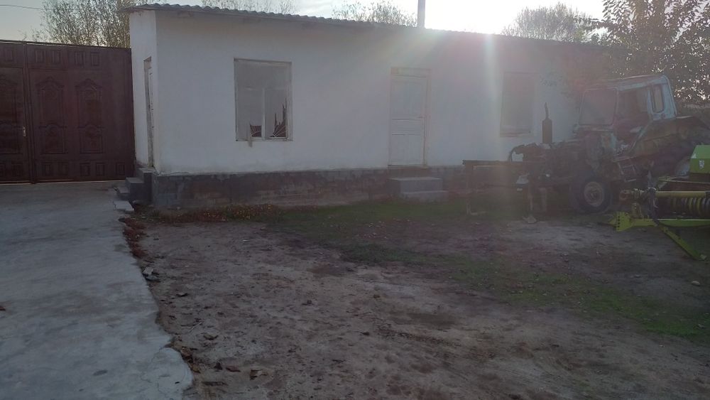 Uy sotiladi kelishilgan narxda