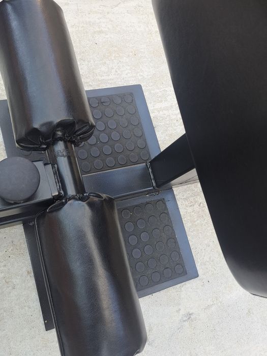 Aparat Sissy Squat ( banca genoflexiuni )