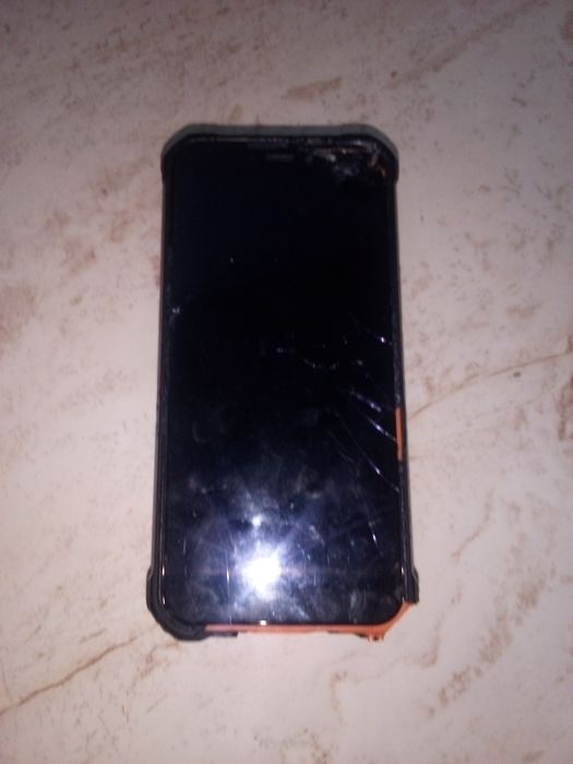 Telefon pentru piese.