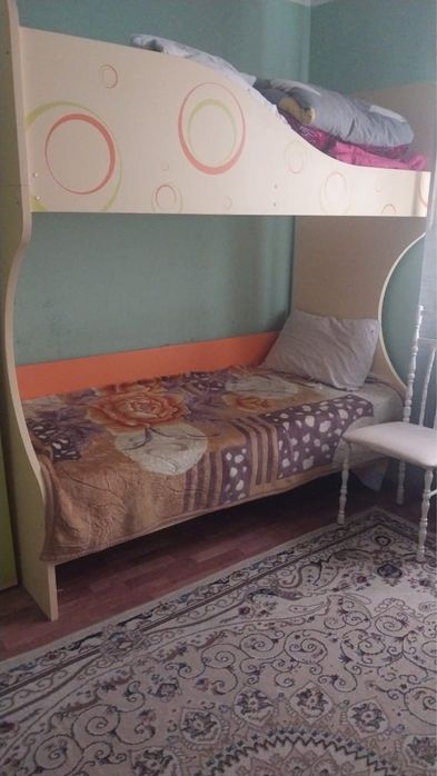 Детские двухъярусные кровати 2 шт.