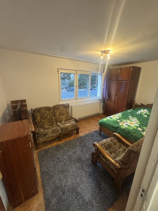 Inchiriez apartament cu 3 camere