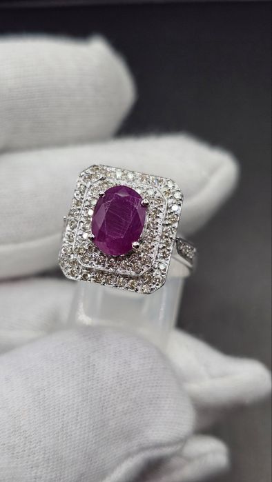 Златен пръстен с рубин и диаманти – 18K