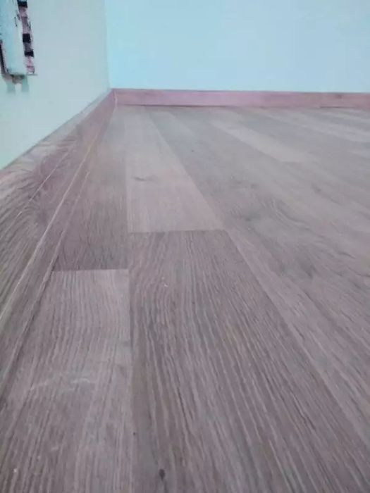 La 20 lei mp montaj parchet laminat spc