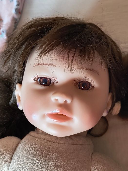 Реалистична кукла с меко тяло и силиконови ,меки крайници и глава.
Раз