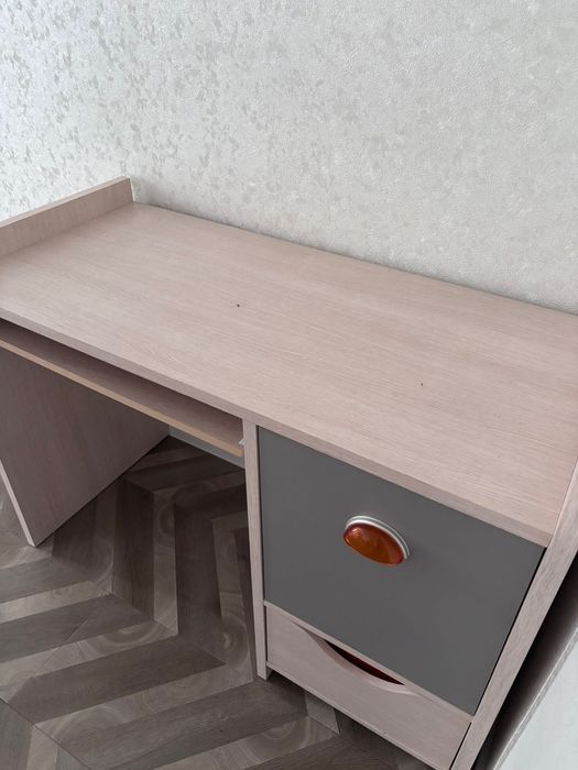 Продаётся комод, стол, рабочий стол с ящиками(детский)