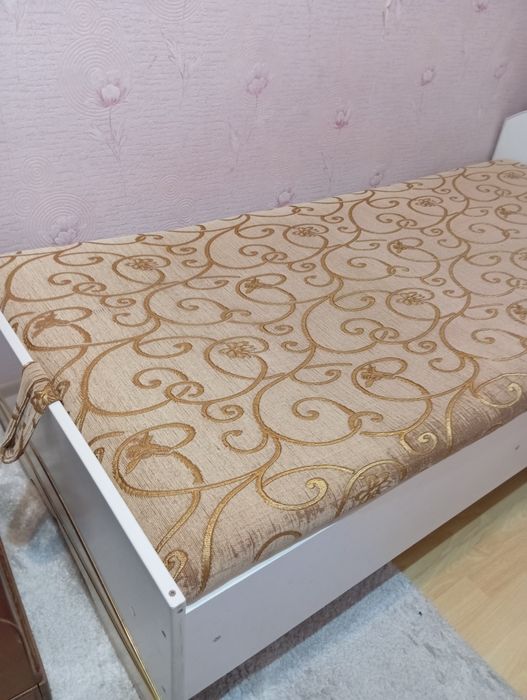 Кровать для спальни