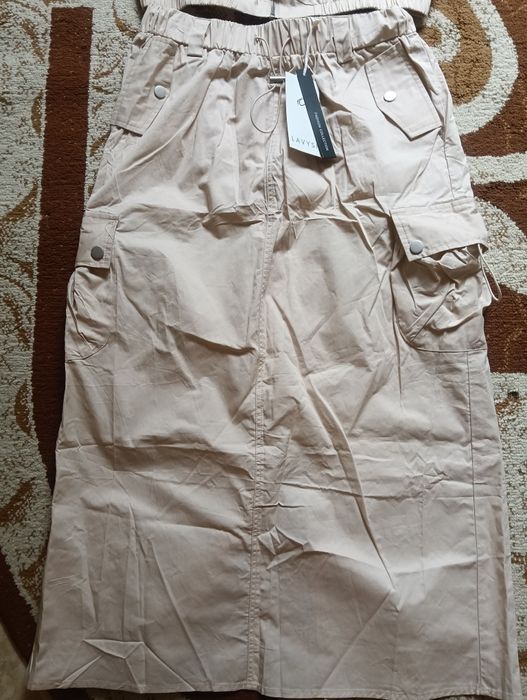 Vând compleu fustă și bluză noi,nepurtare cu etichetă