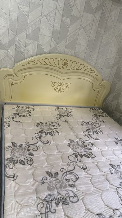 Двухспальная кровать