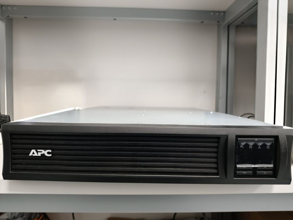 UPS APC Smart‑UPS 3000