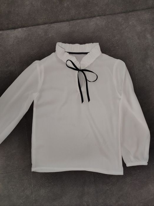 Блузки школьные.