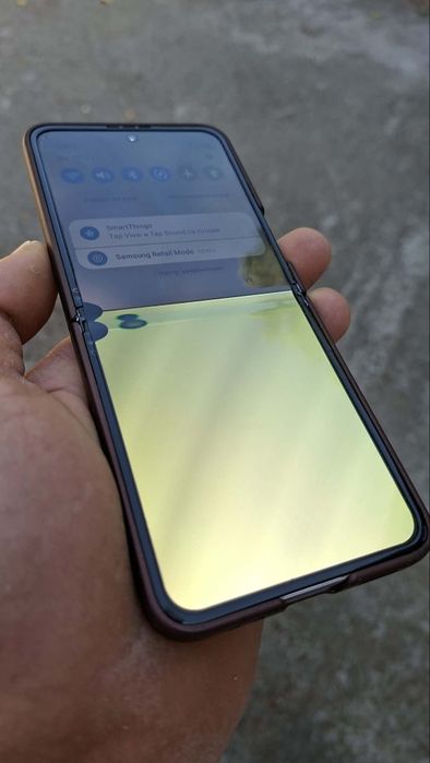 Samsung flip 4 работещ за части.