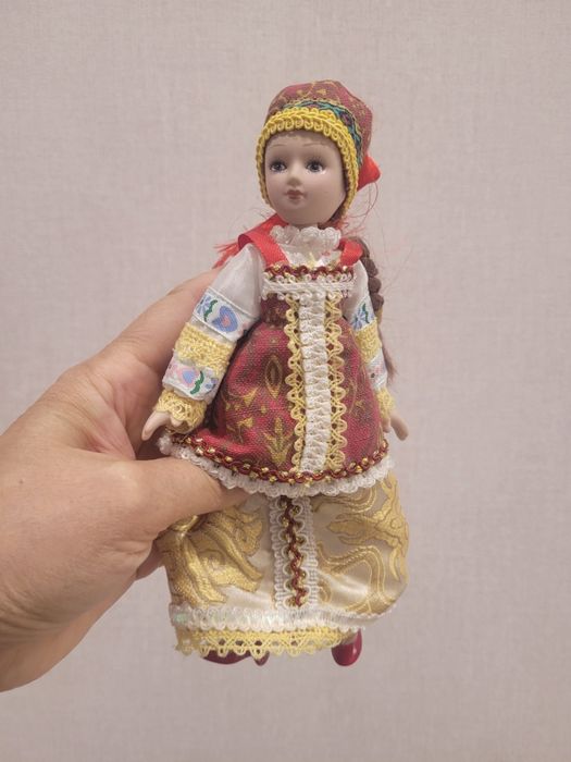 Продам сувенирные куклы, фарфор/ керамика