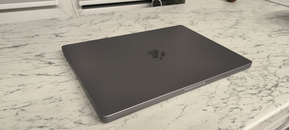 MacBook Pro 16" (2021) с чипом Apple M1 Pro.