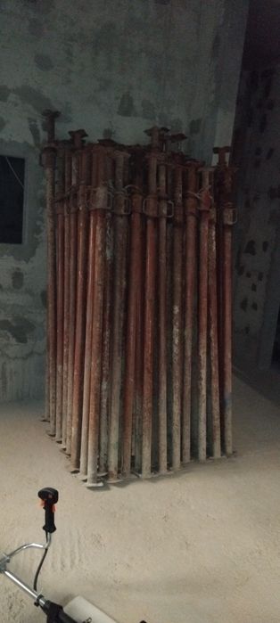 Vand 50 popi metalici 3,6m italieni, gresati, stare perfecta