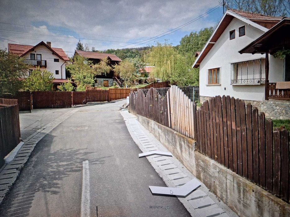 Teren intravilan Cornu, Prahova, la 23 km de Sinaia, 30 Euro mp.