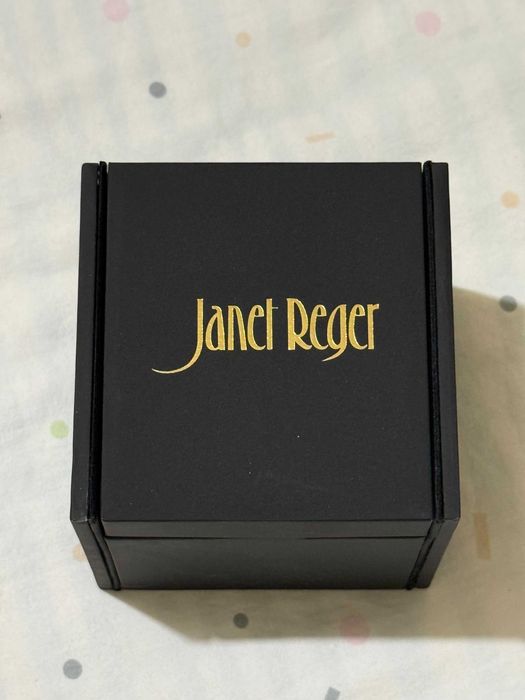 Продавам нов дамски часовник Janet Reger JA005SLWH – елегантен модел