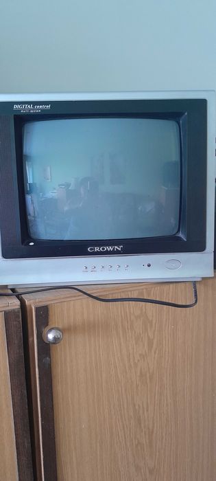 TV CROWN малък, удобен и кристален