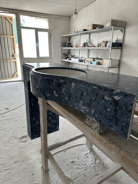 Столешницы,подоконники,поручни,умывальники,ресепшен,столы,детали интер