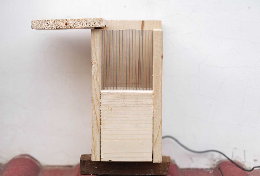 Автоматична хранилка за животни