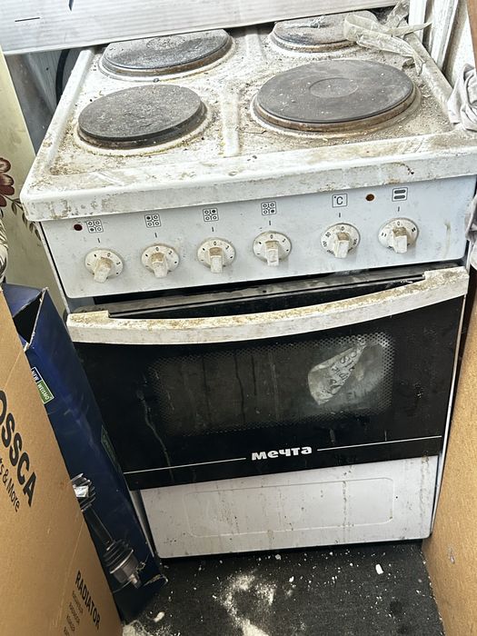 Продам кухонную плиту Мечта б/у