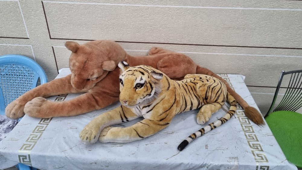 Yumshoq tigr oʻyinchoqlar sotiladi