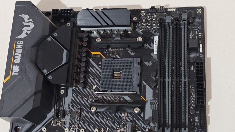 Placa de bază ASUS TUF GAMING x570-plus