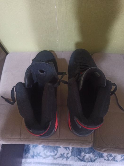 Высокие кроссовки Джордан и Adidas yeezy