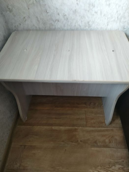 Продам детский  стол